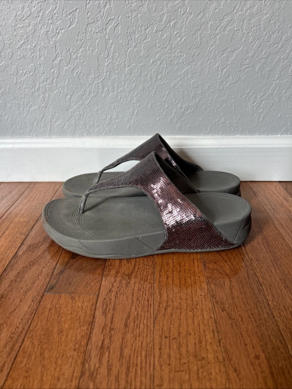 Fitflop Electra Thong Sandals Wedges Shoes Women’s Size 9 Gray Sequin
